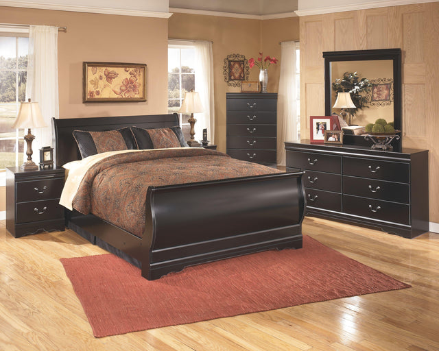 Ashley Huey Vineyard - 5 Pc. - Dresser, Mirror, Queen Sleigh Bed - Black