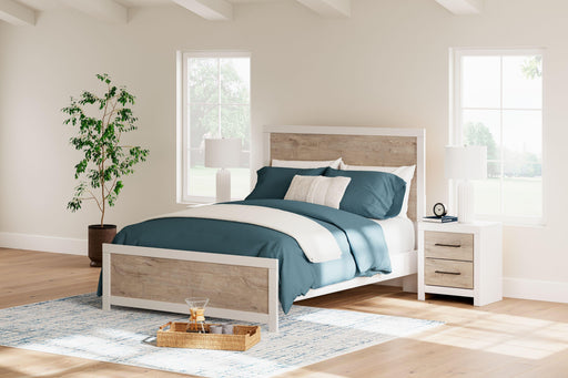 Ashley Charbitt - Two-tone - Queen Panel Bed