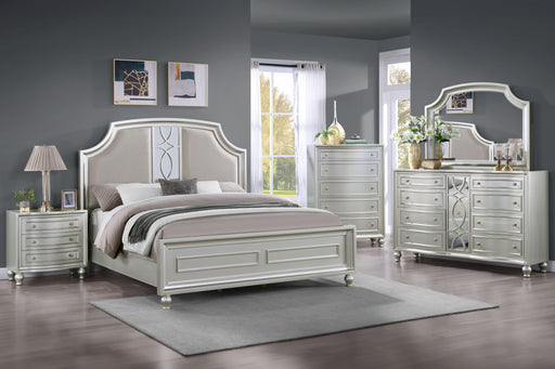 New Classic Furniture Reflections - 5/0 Queen Bed - Silver